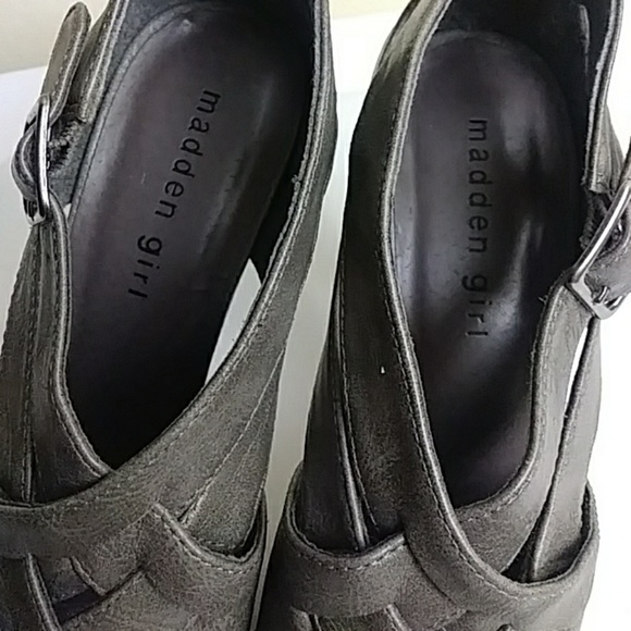 ❤HP❤ EUC Strappy Crisscross Open Toed Booties - Picture 3 of 5